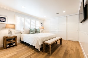 Room - Cozy 3 Bedroom, 2 bath in CDM Village. Walk to all beaches and local restaurants (Newport Beach)
