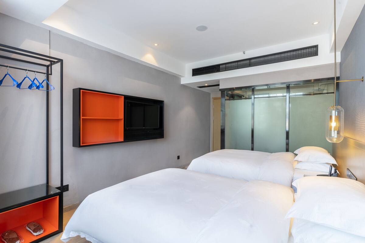 ห้องดีลักซ์ทวิน | เครื่องนอนระดับพรีเมียม, ผ้านวมขนเป็ด, มินิบาร์, โต๊ะทำงาน