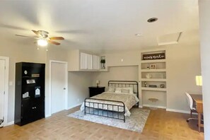 1 bedroom, desk, iron/ironing board, free WiFi