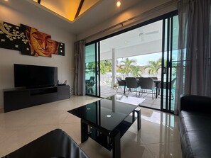 Living area - Comfortable villa with private pool (Tambon Rawai)