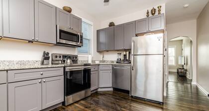 Light and bright 3BD duplex in Avondale, Chicago