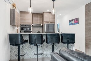 Interior - Lauderdale Modern 1 Bedroom 1 Bathroom with Private Backyard (Fort Lauderdale)