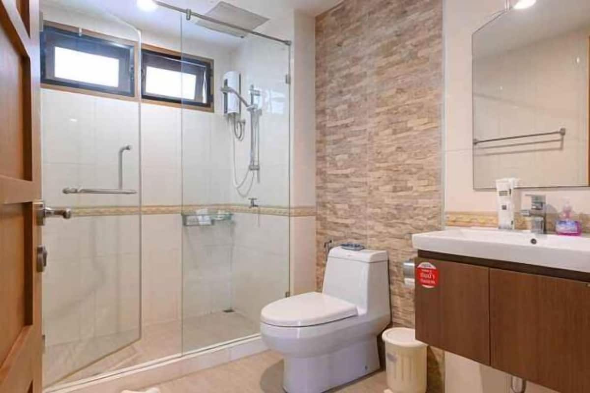 Bathroom | Shower, towels, soap, shampoo