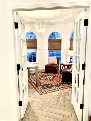 المنشأة من الداخل