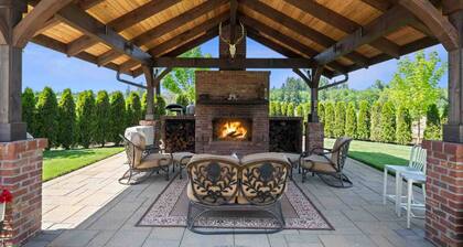 Spectacular Villa on 25 Acre Orchard, Pergola w/ Fireplace, Private Hot Tub, Pet Friendly, BBQ