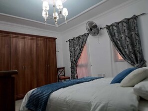 2 bedrooms, iron/ironing board, free WiFi, bed sheets
