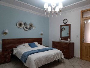 2 bedrooms, iron/ironing board, free WiFi, bed sheets - Seafront Apartment in St Paul's Bay (San Pawl il-Baħar)