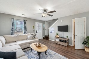 Smart TV, lettore DVD, libri