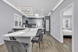 Comfort huis, 3 slaapkamers, terras | Dineerruimte