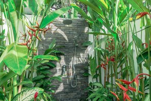 ベーシック ヴィラ ベッド (複数台) | 施設の敷地