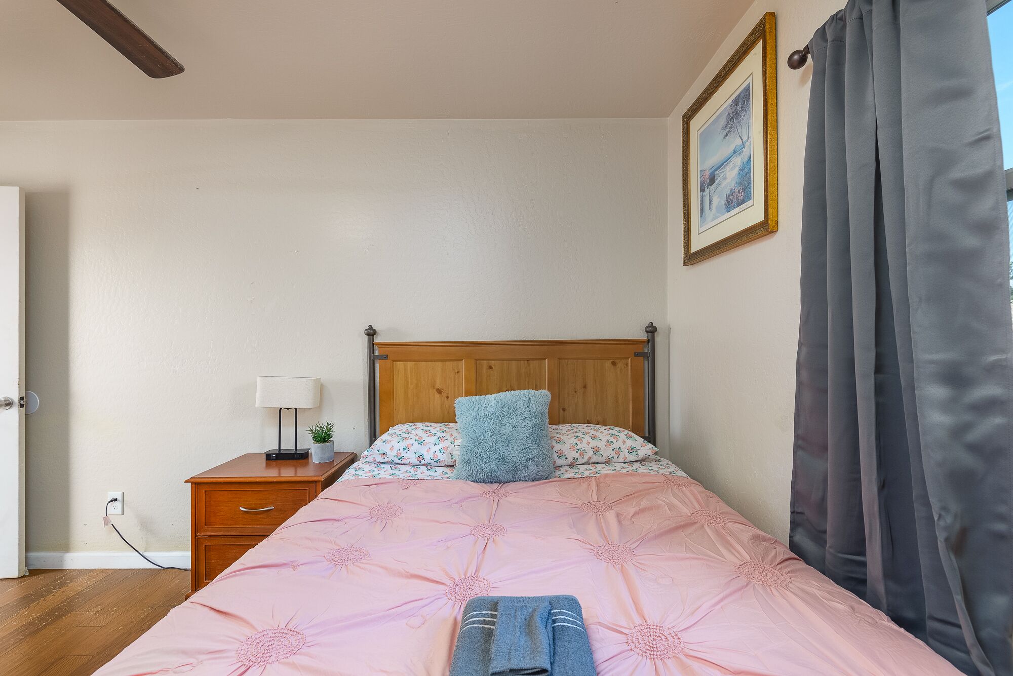 5 Schlafzimmer, Schreibtisch, WLAN, Bettwäsche