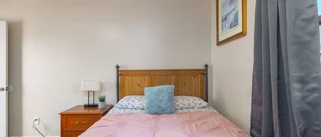 5 Schlafzimmer, Schreibtisch, WLAN, Bettwäsche