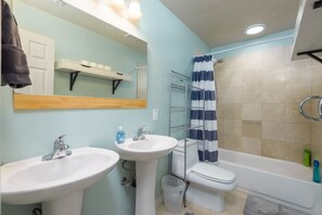 Shower, hair dryer, towels, soap - Home Away From Home for Professionals (Mesa)