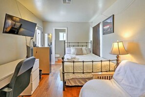 5 bedrooms, desk, WiFi, bed sheets - Home Away From Home for Professionals (Mesa)