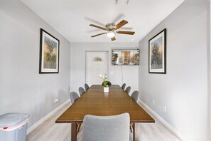 Dining - Home Away From Home for Professionals (Mesa)