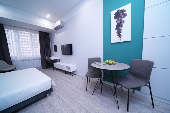 1 bedroom, iron/ironing board, travel crib, free WiFi