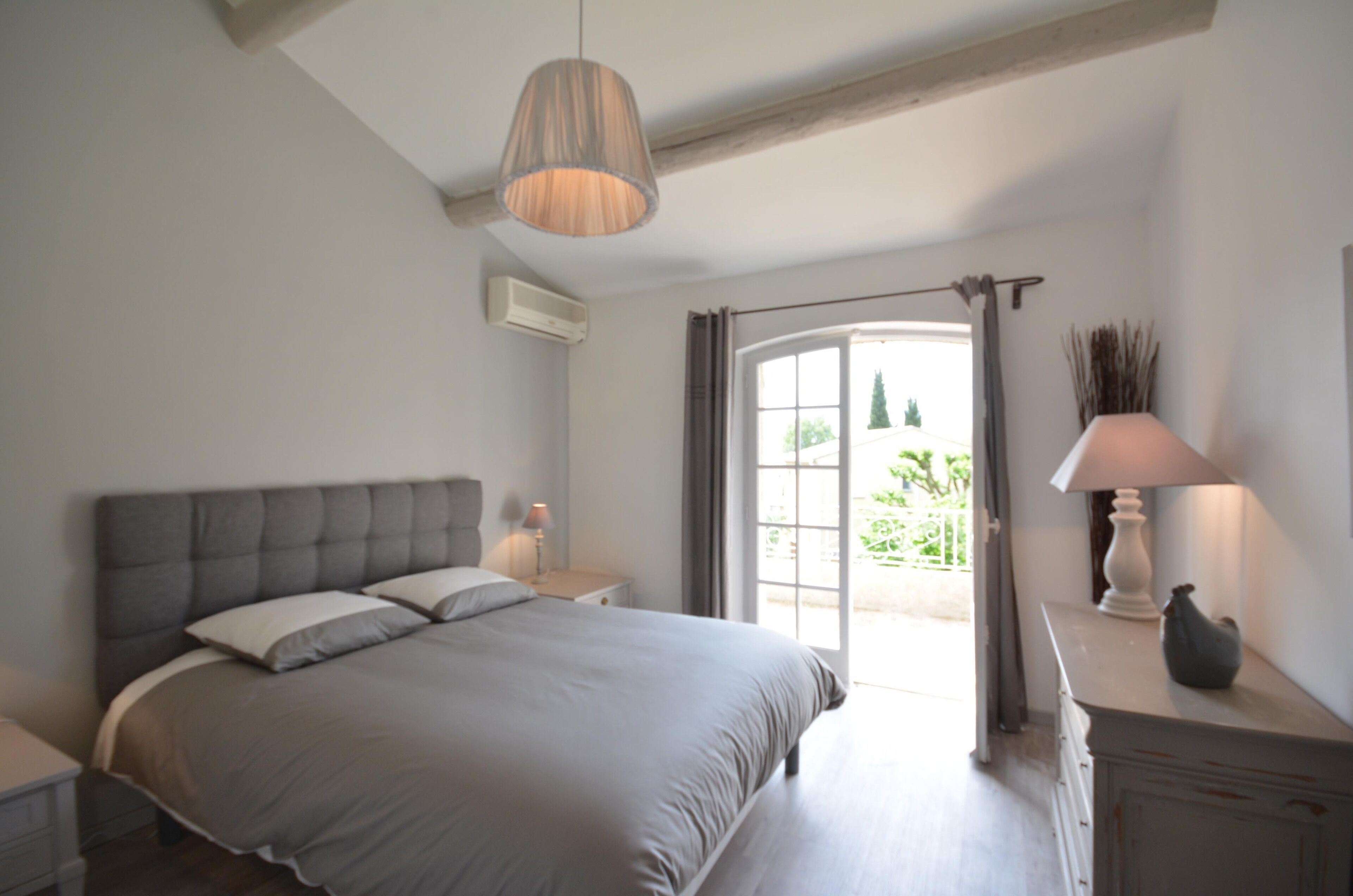 4 bedrooms, WiFi, bed sheets