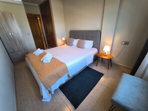 2 bedrooms, iron/ironing board, Internet, bed sheets - Central Apartment & Beach (Torrevieja)