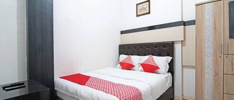 Deluxe Double Room | Desk, free WiFi, bed sheets