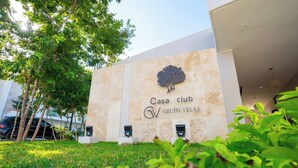 A building with a sign reading 'Casa club Grupo Velas' and two outdoor electrical boxes. - Luxury Apartment With Poll (Playa del Carmen)