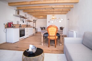 Lägenhet Premium | Eget kök | Minikylskåp, ugn, spishäll och diskmaskin