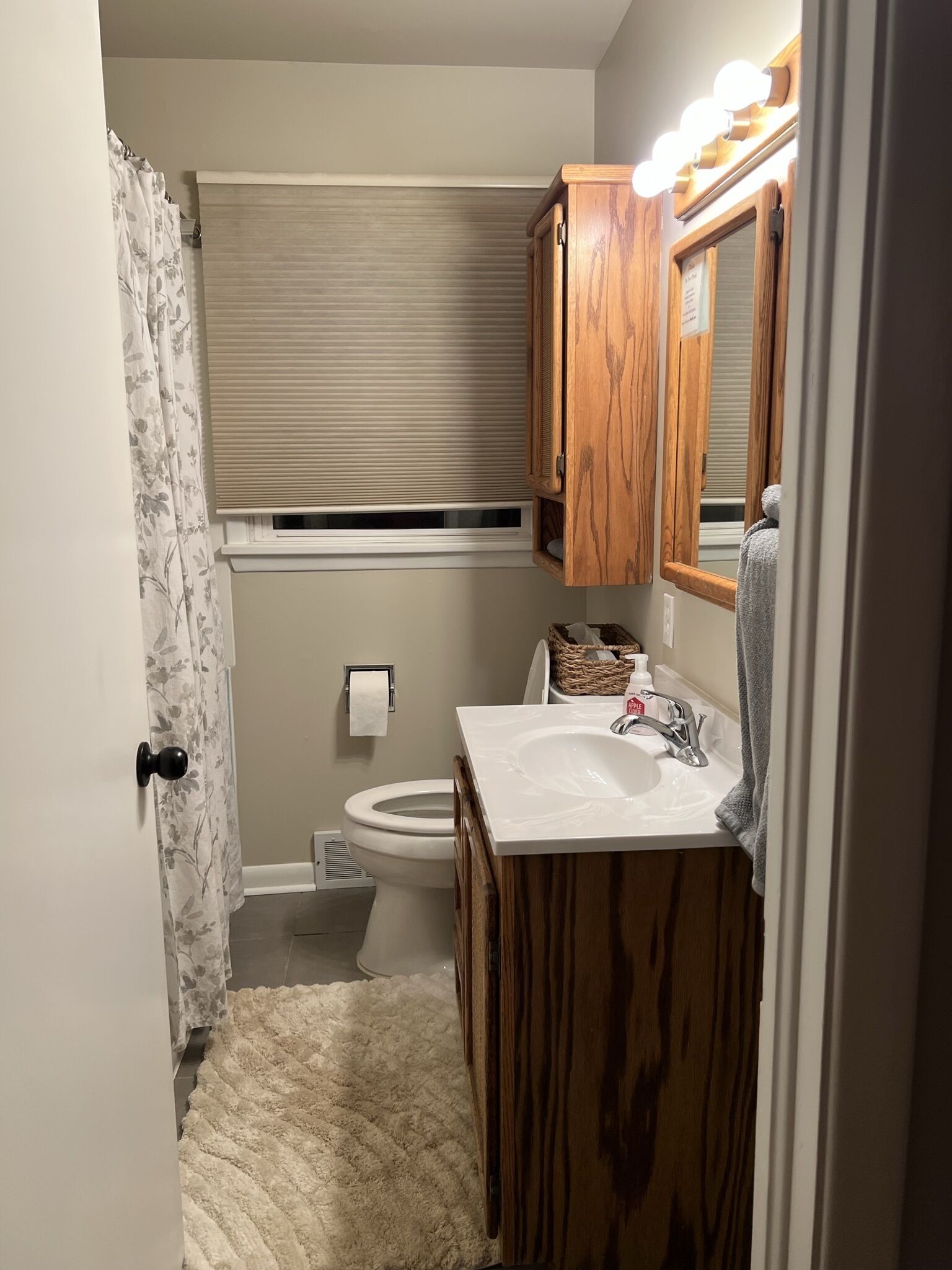 مجففات شعر، مناشف، صابون، شامبو