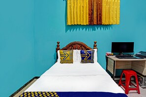 Habitación básica doble | Escritorio, wifi gratis y ropa de cama