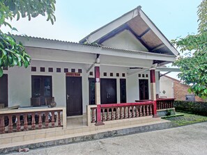 Front of property - Hotel O Dani HomestayNearSesaot Lodge (Sesaot)