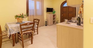 Comfort Room | Living area