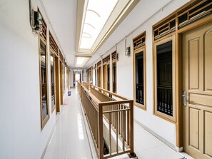 Interior detail - OYO Life 91994 Sawerigading Jatinangor Syariah (Cileunyi)