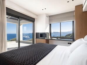 5 bedrooms, iron/ironing board, travel crib, free WiFi - Stunning sea views, heated pool, fire pit, child pool: by etouri (Chania)