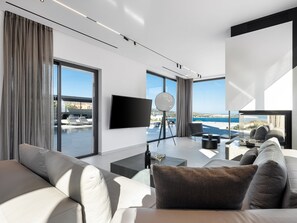 Smart TV, fireplace, offices