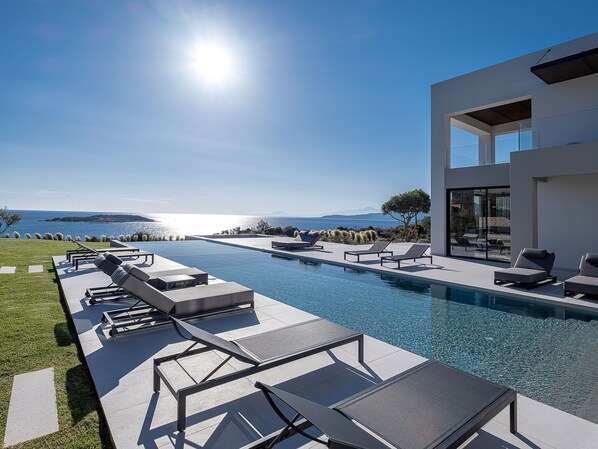 A heated pool - Stunning sea views, heated pool, fire pit, child pool: by etouri (Chania)