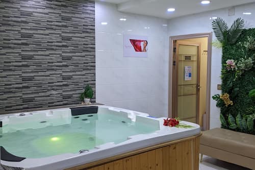 Espace de soins pour les couples, sauna, hammam, bains de boue, massages