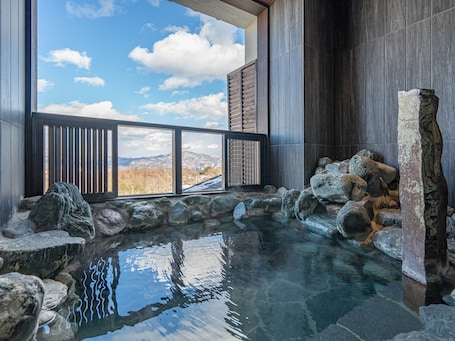 Hot springs. La Vista Kusatsu Hills