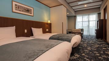 Triple Room, 1 Bedroom, Mobility Accessible, Mountain View | 1 bedroom, minibar, in-room safe, individually decorated