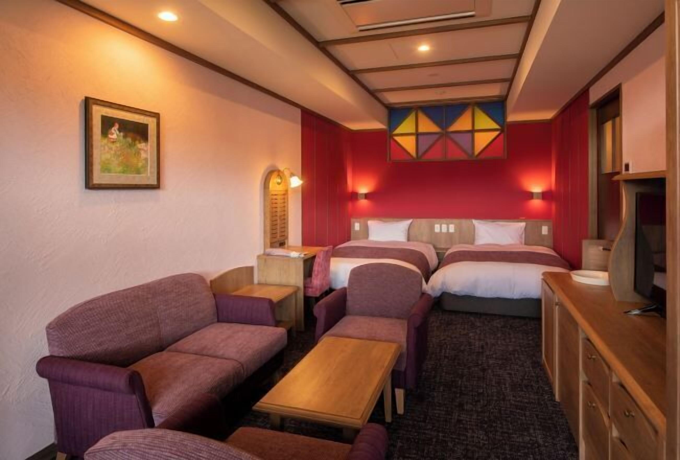 Minibar, Zimmersafe, individuell dekoriert, individuell eingerichtet