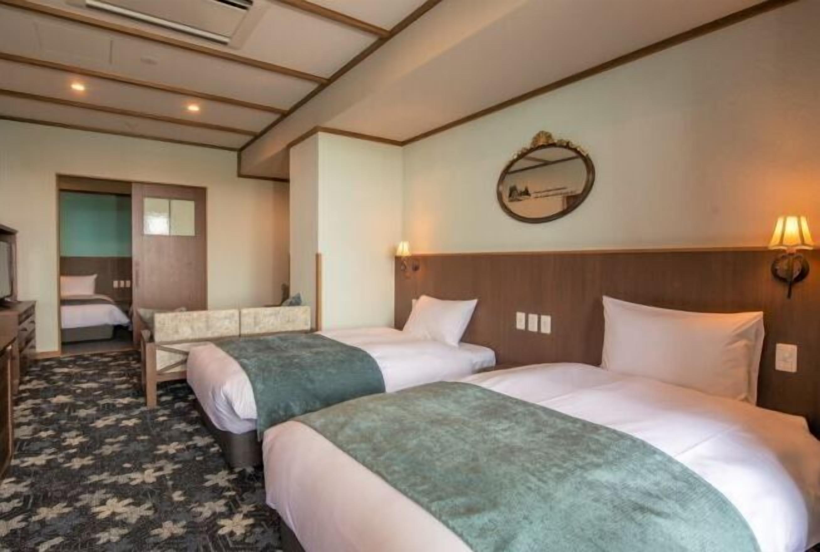 Minibar, värdeförvaringsskåp på rummet och individuell inredning