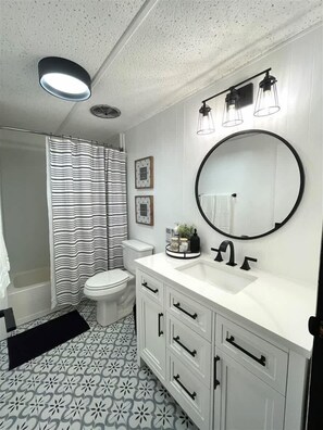 Unclassified image, 5 of 41, button