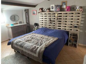 3 chambres, fer et planche Ă repasser, Wi-Fi gratuit, draps fournis