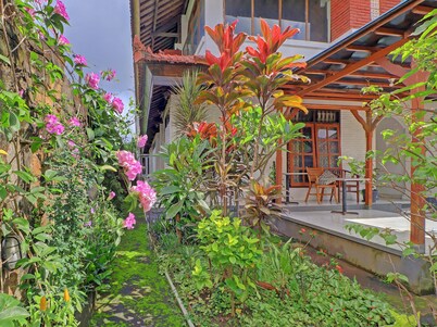 Super OYO 91870 Warna Kedaton