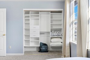 5 dormitorios, escritorio, tabla de planchar con plancha y wifi