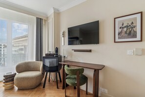 Premium bedding, Select Comfort beds, in-room safe, blackout curtains