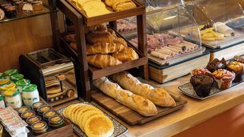 Desayuno buffet todos los días (con cargo)