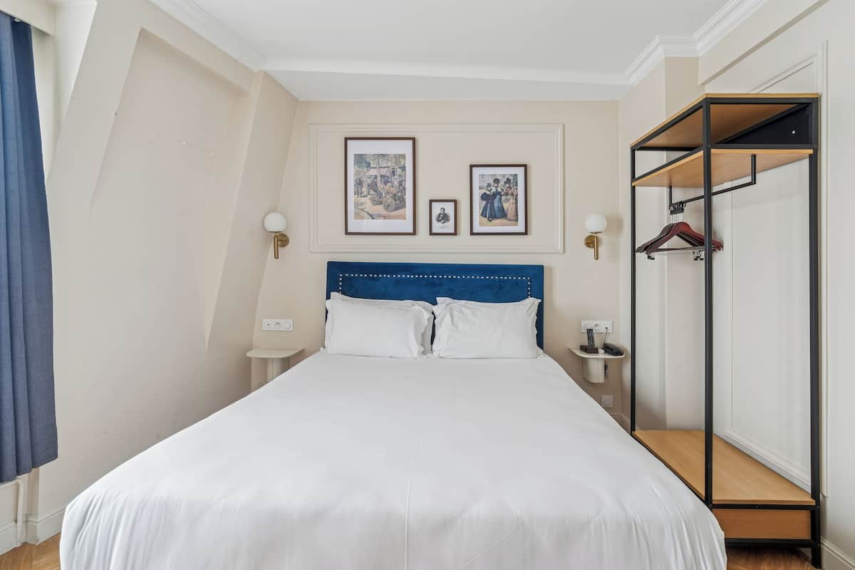 Habitación clásica doble | Ropa de cama de alta calidad, colchones Select Comfort, caja fuerte