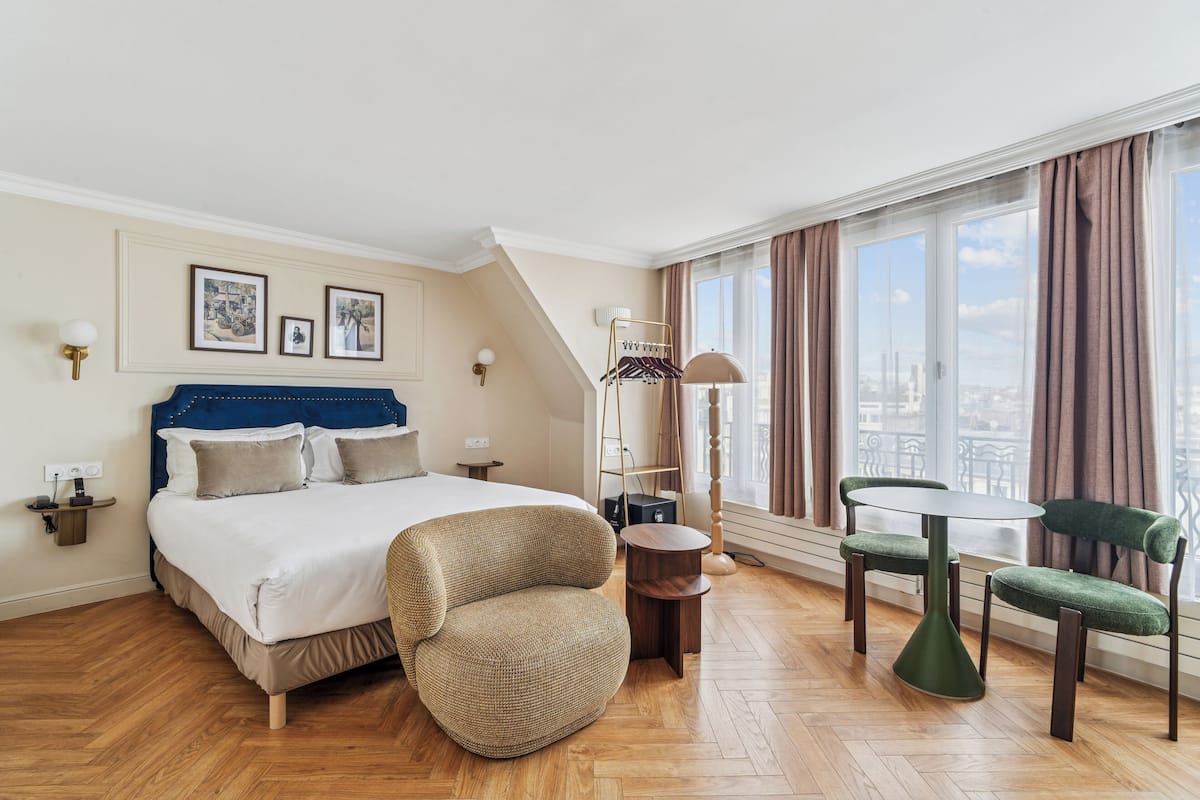 Habitación familiar | Ropa de cama de alta calidad, colchones Select Comfort, caja fuerte