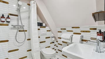 ห้องแฟมิลี่ | ห้องน้ำ | ของใช้ในห้องน้ำฟรี, ไดร์เป่าผม, ผ้าเช็ดตัว, สบู่