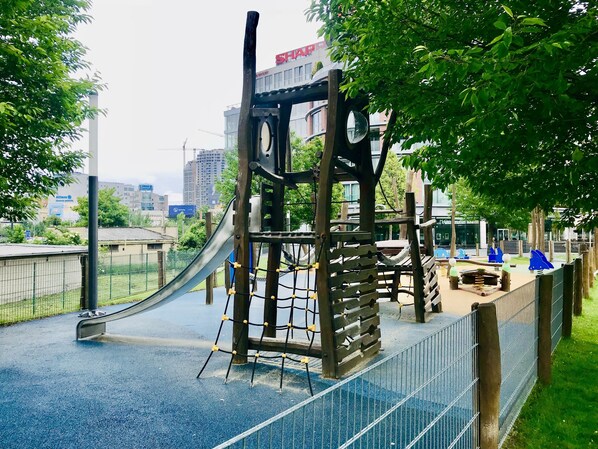 Children’s play area – outdoor
