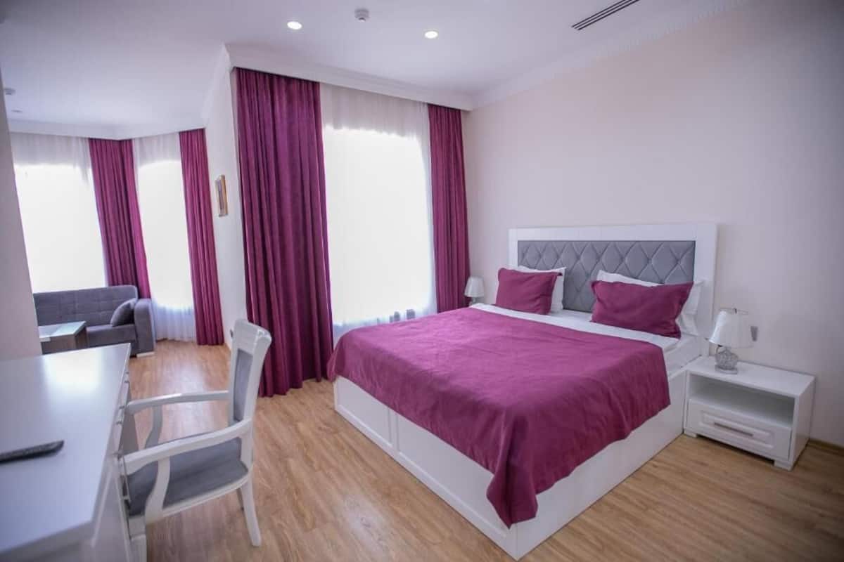 Junior-Doppelzimmer, 1 Schlafzimmer, Bergblick | 2 Schlafzimmer, Schreibtisch, laptopgeeigneter Arbeitsplatz