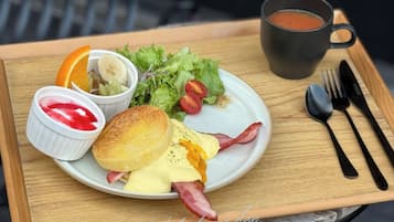 Daily English breakfast (JPY 1320 per person)